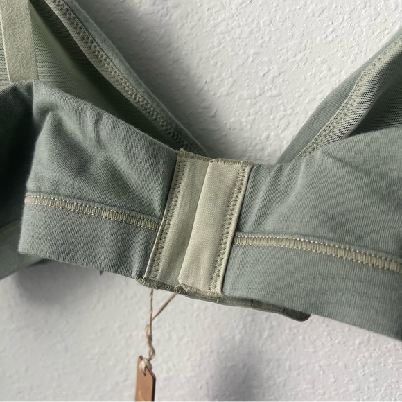 NWT SKIMS TRIANGLE BRALETTE- 4x Mineral - Picture 10 of 12